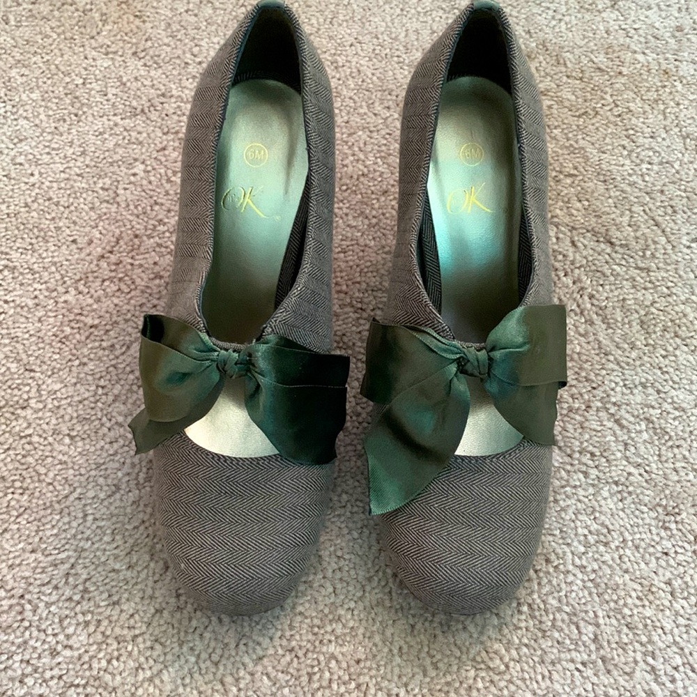Pumps with bow accent 6M